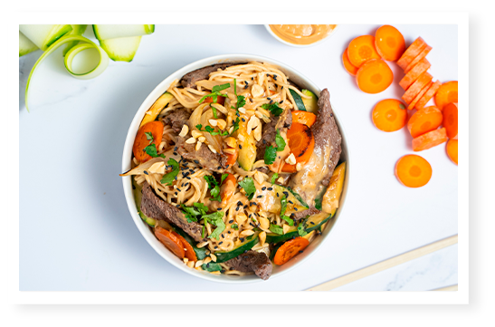 Nouilles sautées au bœuf, légumes & beurre de cacahuète Menguy's